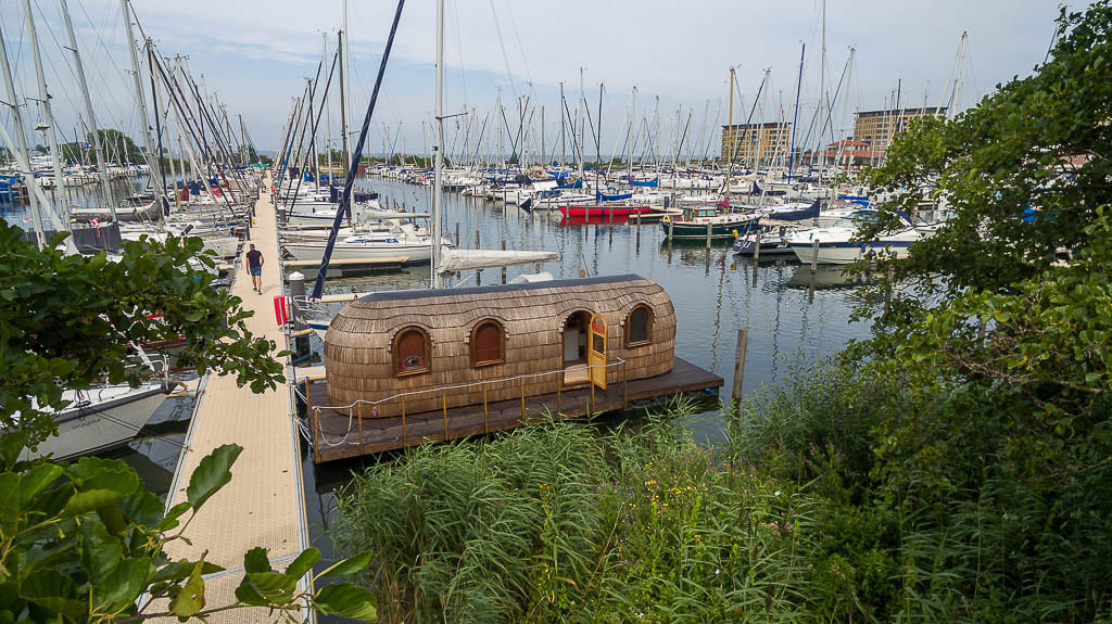 Tiny wonen in een drijvende iglohut