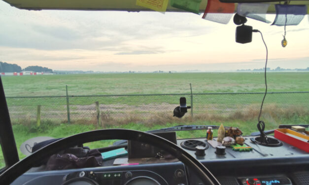 Genieten van ruimte in woonbus