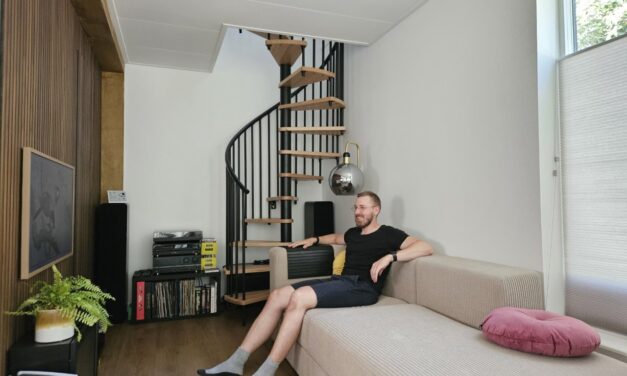 Chris geniet na 5 jaar bouwen van containerwoning